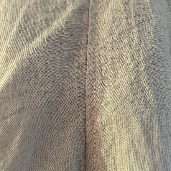 Light taupe colored top with graduated hem - Picture 3 of 3